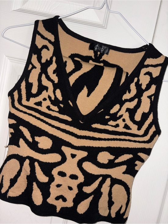 cleo Other - cleo Black and Tan Graphic V-Neck Knit Tank
